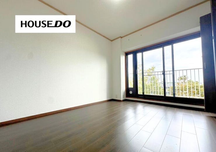 南側6帖の洋室♪隣の洋室とバルコニーで繋がっています♪