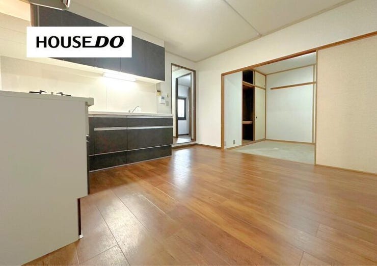 DK8.5帖と隣の和室4.5帖が続き間になっており、襖を開放すると広々とした空間になります♪