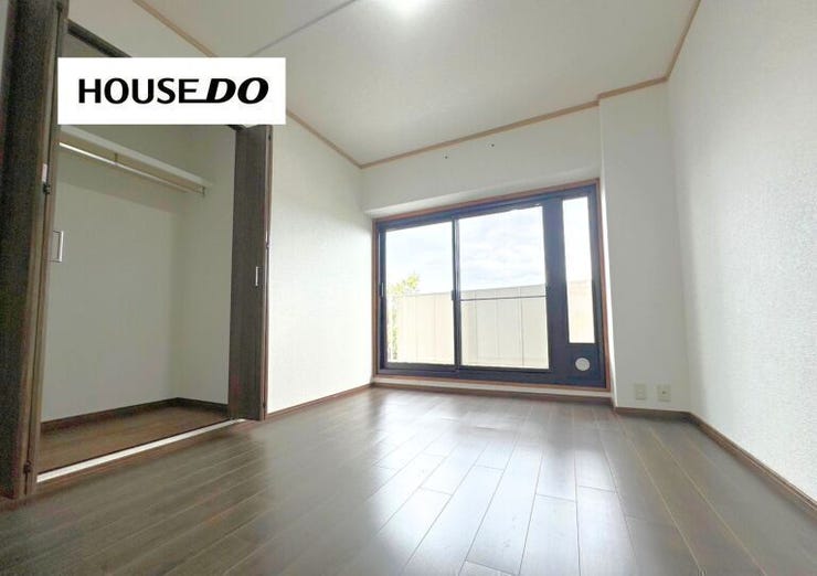 ハンガーパイプと枕棚付きのクローゼットが有ります♪