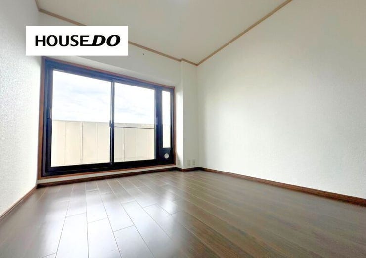 南側6帖の洋室♪隣の洋室とバルコニーで繋がっています♪