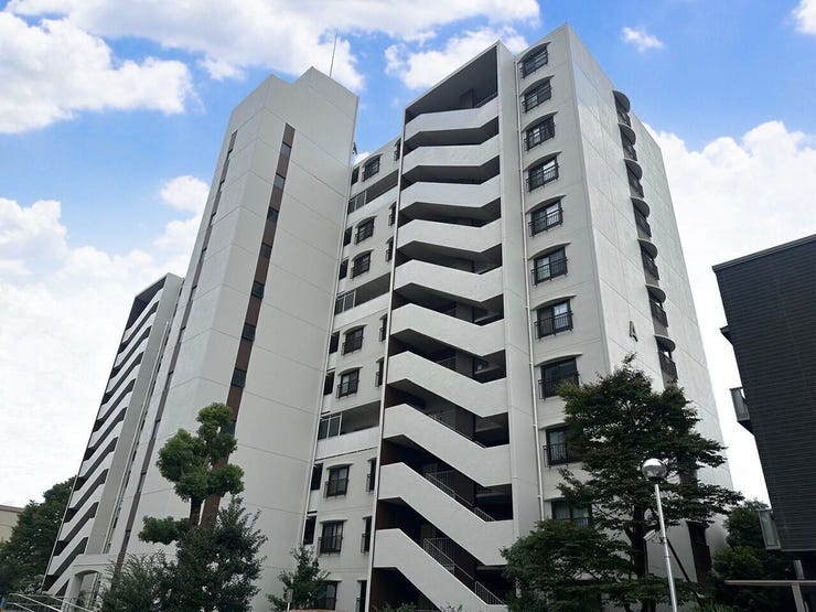 駅、スーパー、コンビニ等利便性良好な住環境です。