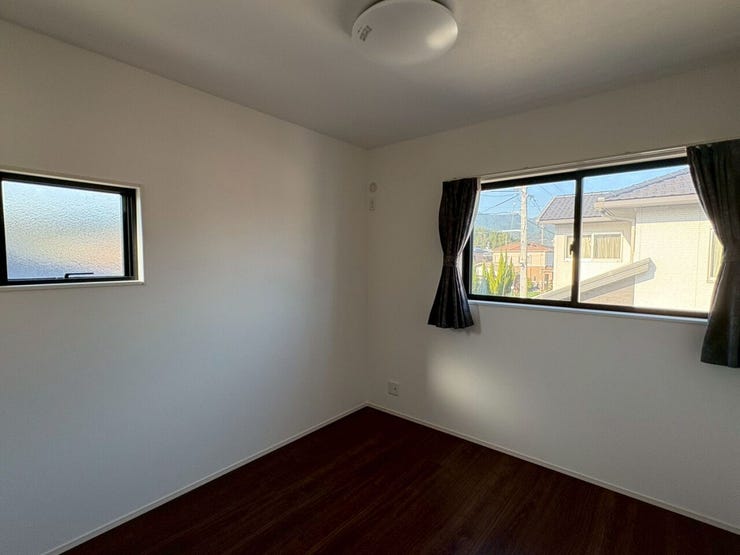 【現況販売】2階南側洋室です。