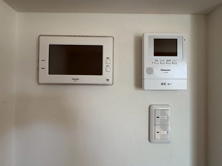 TVモニター付きインターホン完備! 訪問者の顔を確認できて安心です。