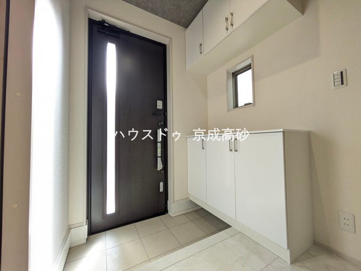 お家に出会う人々を出迎える玄関だからこそ、広々清潔感あふれる空間にしたいですね!