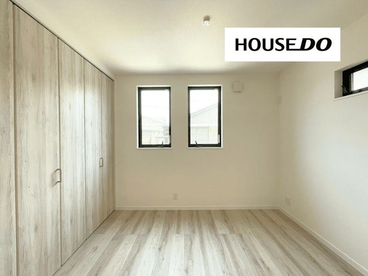 窓もしっかりあるので自然光も入って来ます♪