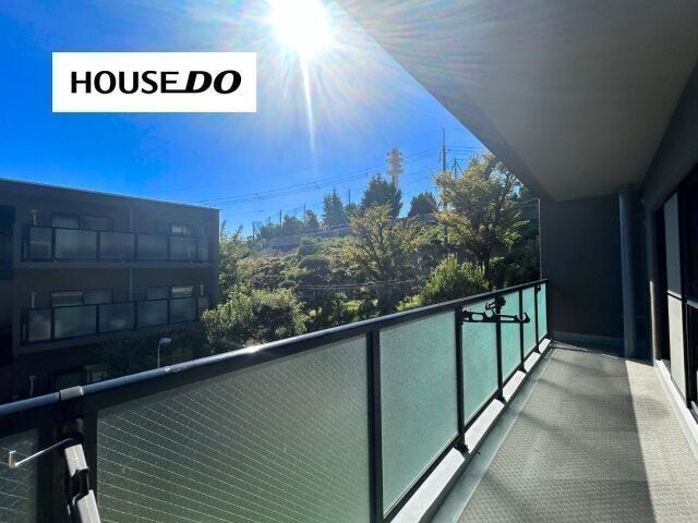 空間の広がりを感じられる、開放的なバルコニー◎