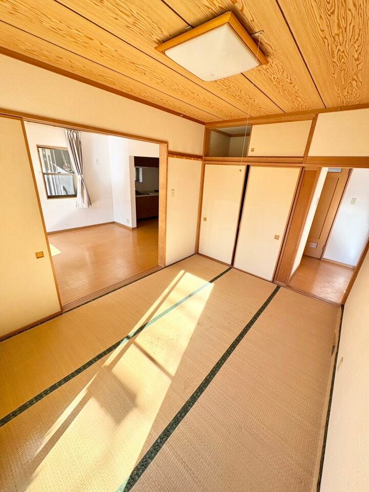 〈6.0帖〉玄関から直接お客さまをご案内できるので、客室として利用することができます♪