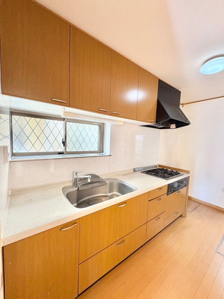 独立キッチンで料理に集中できそう♪収納もたっぷりあるのできれいを保てます♪