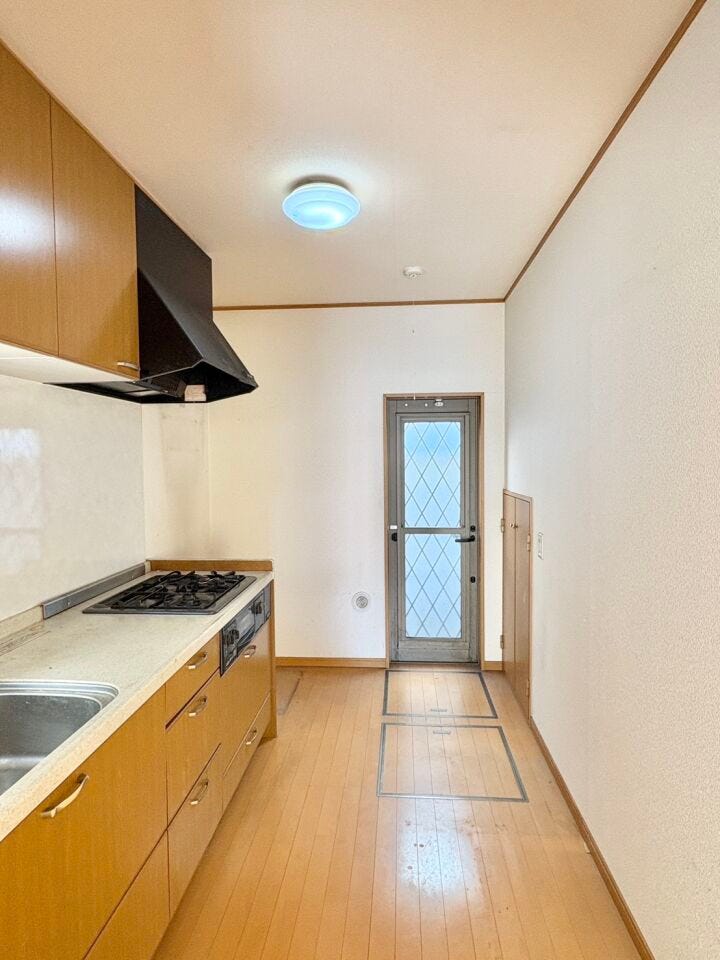 キッチンまわりも広さを意識して設計しましたので、動線が比較的スムーズです。