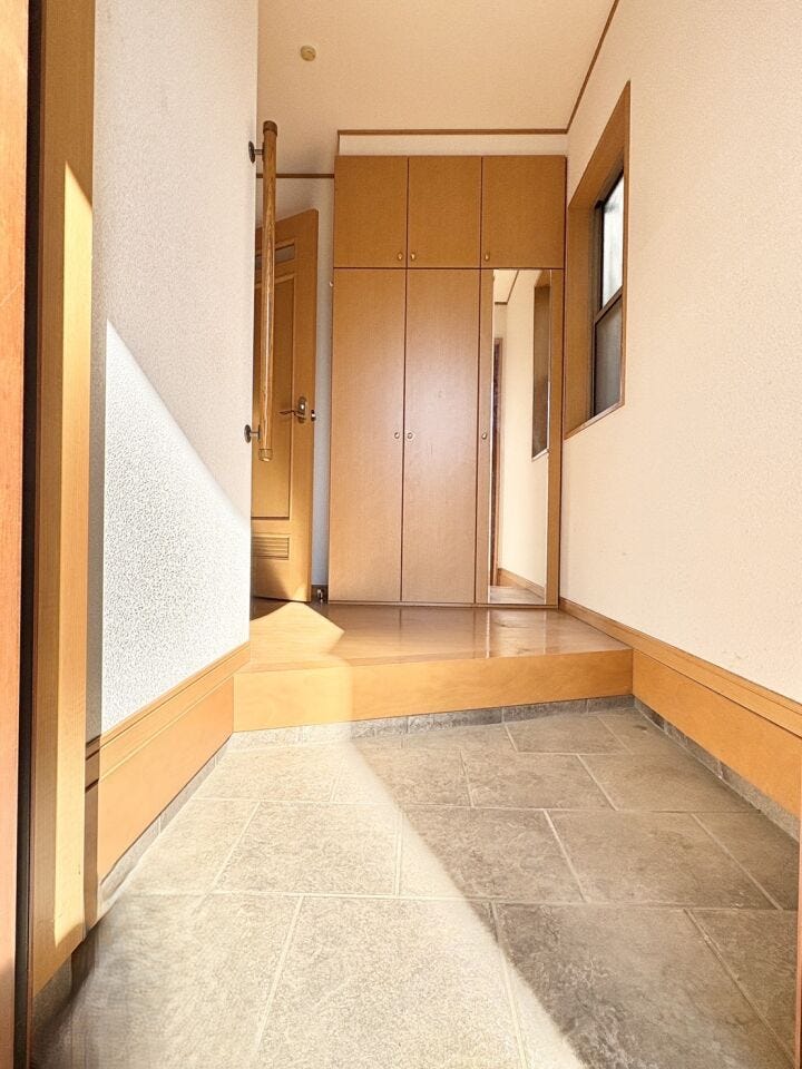 広く明るい玄関でいい運気も舞い込みそう♪