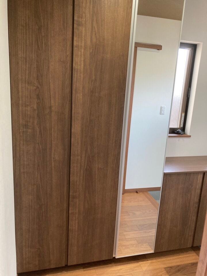 収納しっかりの姿見付き下駄箱