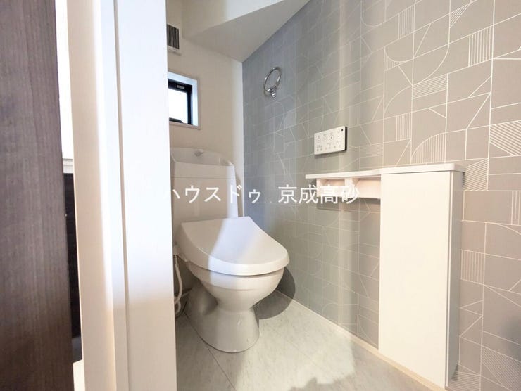 トイレは2か所ございますので、朝の込み合う時間帯も安心です!
来客時にも気兼ねなくご使用いただけます。