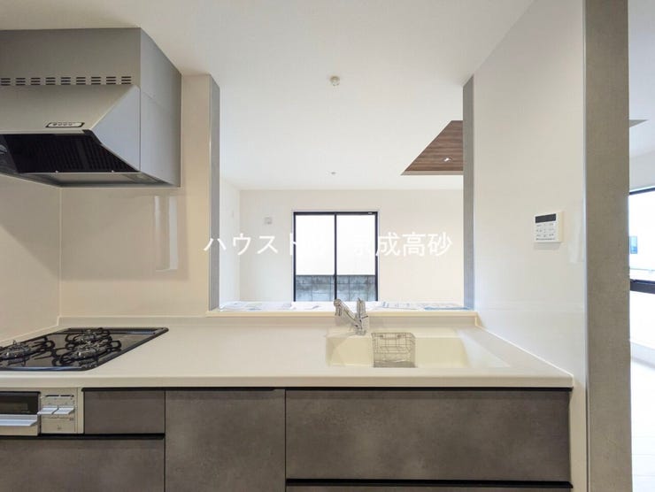 キッチンは人気の対面式キッチンを採用しました。自然とコミュニケーションが溢れますね。