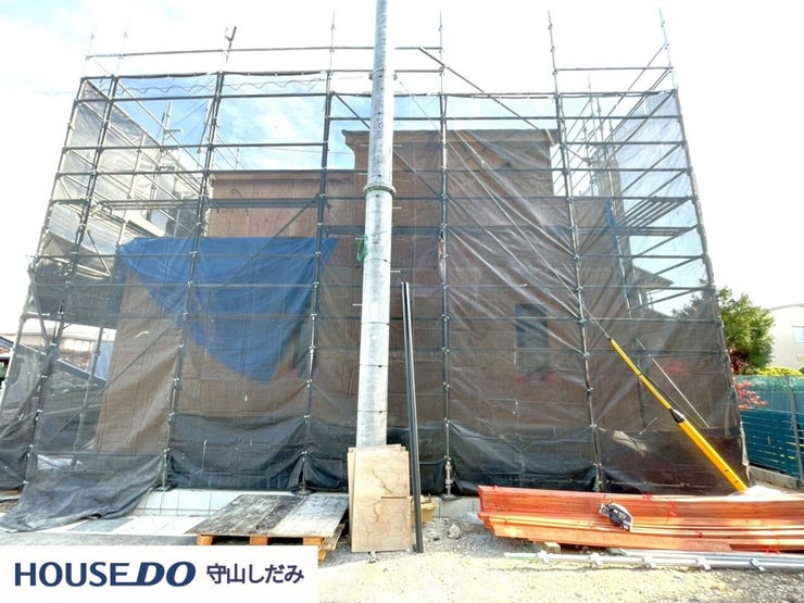 【駅まで徒歩5分圏内】便利さがすぐそこに。毎日の通勤・通学に便利な立地で、朝の忙しい時間もスムーズに移動。駅近ならではの利便性で、買い物や食事、友人との待ち合わせも気軽に楽しめます。