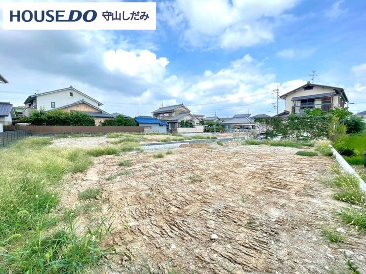 【お庭】庭を楽しむといえば、ガーデニングですね。カラフルな花や緑で華やかになるだけでなく、お子様が自然に興味を持つきっかけになるでしょう。家庭菜園で野菜を育てれば、家族で一緒に収穫の喜びを味わえます!