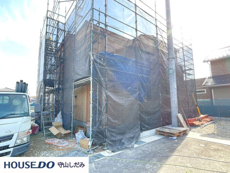 【建設性能評価・設計性能評価】品質と安全性を保証するための基準をクリアした住宅。建設性能評価では耐震性、耐久性、施工精度が評価され、設計性能評価では省エネ性、快適性、環境への配慮が高く評価されます。