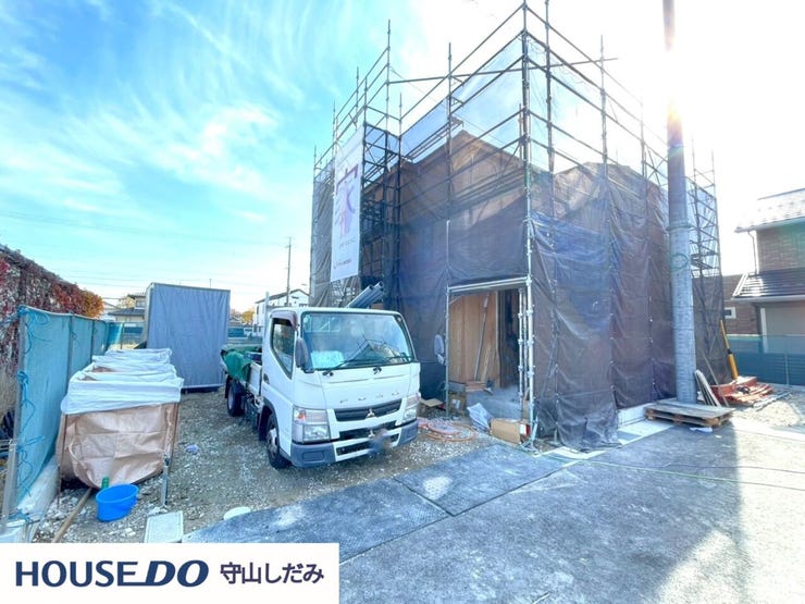 【駐車2台可能】車を2台所有している方には嬉しい、駐車スペースがしっかり確保された物件。来客時にも余裕を持って駐車できるため、家族や友人との時間ももっと楽しくなります。暮らしにゆとりが生まれますね。