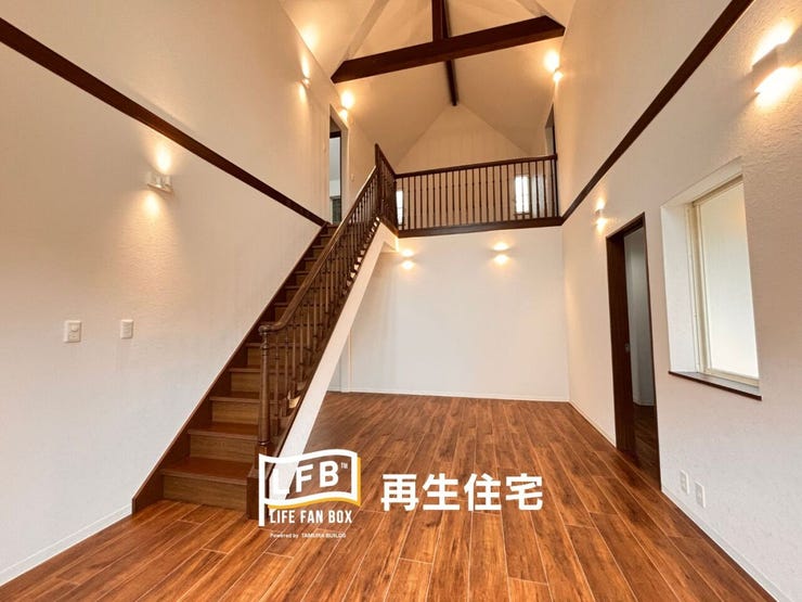 2階までつながる高い勾配天井と吹抜けにより、類を見ない開放感と明るさを提供してくれます♪