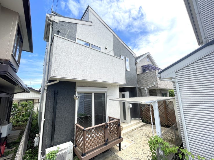 【外観】
◇東武野田線「大和田駅」まで徒歩約14分の便利な立地
→第一種低層住居地域内の閑静な住宅街
→南側公道(幅員約4m)に面し、陽当たり良好♪