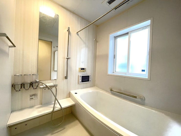 ◇ゆっくりバスタブに浸かれば一日の疲れも落とせそうです。
窓付きの浴室は除湿効果も期待できます♪