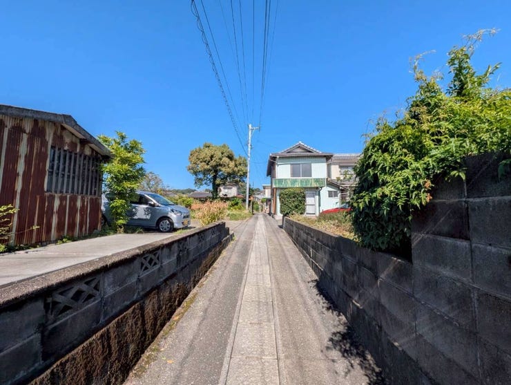 間口から入った位置指定道路(西側)