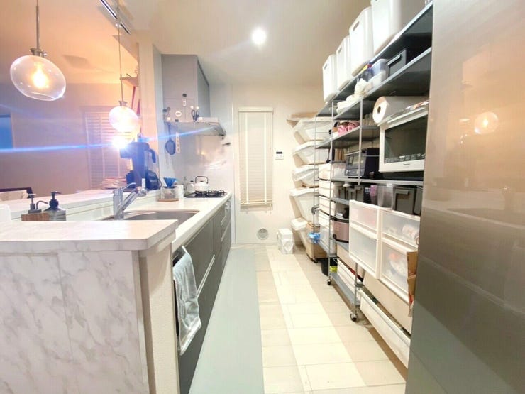 ◇対面式のキッチンでご家族との会話を楽しみながら調理可能