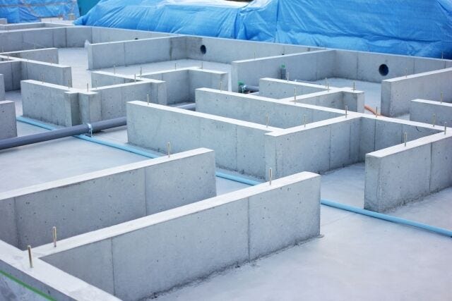 住まいの安心を支えるベタ基礎工法「鉄筋入りコンクリートベタ基礎」標準採用。
地面全体を基礎で覆うため建物の加重を分散、地面に伝えることができ、不動沈下に対する耐久性や耐震性を向上することができます。