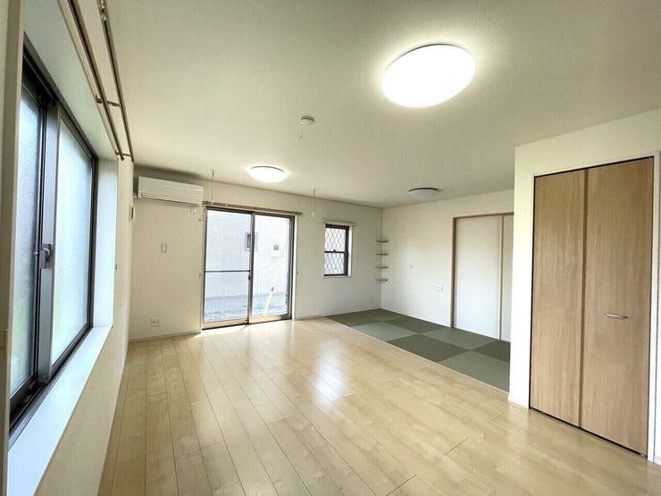 ◇電気式床暖房つきのLDK約15.6帖♪