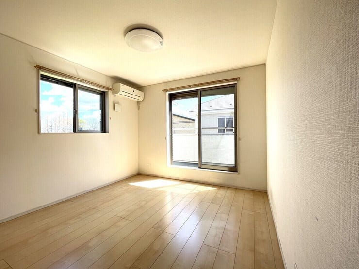 ◇2階南東側の洋室は南東向きバルコニーに面しており陽当たり良好♪