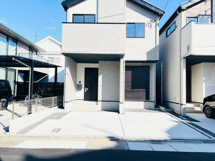 両方の車が独立して駐車できるため、片方の車を移動させる必要がなく、効率的に出し入れができます!