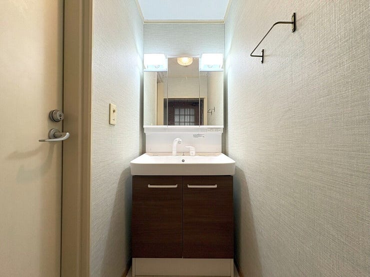 ◇忙しい朝にうれしい三面鏡付の洗面台♪