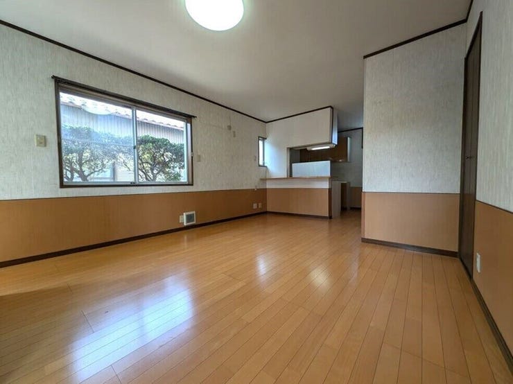 カウンターキッチンからリビングが見渡せるので、小さなお子様の様子を見ながら料理ができます♪