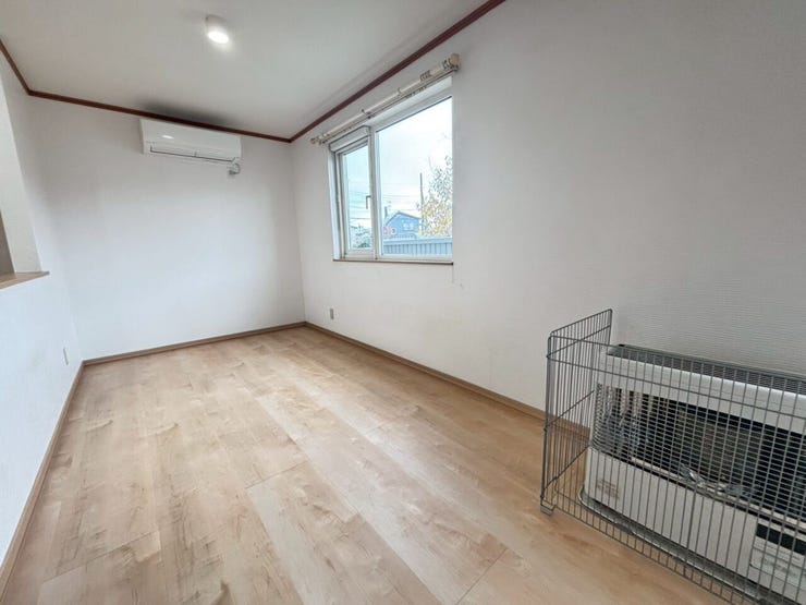 ≪ダイニング≫
落ち着いた雰囲気のダイニング。お食事を取りながら家族団らんを楽しむことができます。