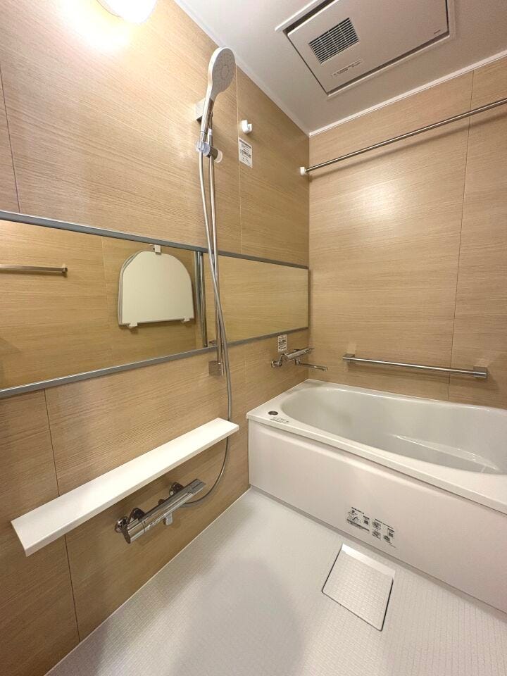 浴室暖房乾燥機で快適なバスタイムに。雨の日の洗濯物干しにも活躍します!