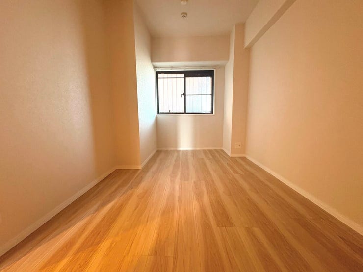 5.3帖の洋室。全居室フローリング仕様につきお部屋のお掃除も楽々です!