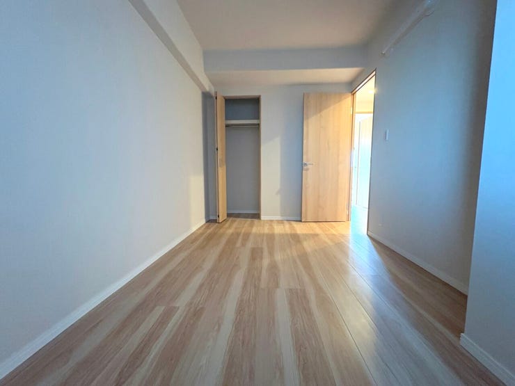 5.3帖の洋室。全居室に収納スペースを完備しております。