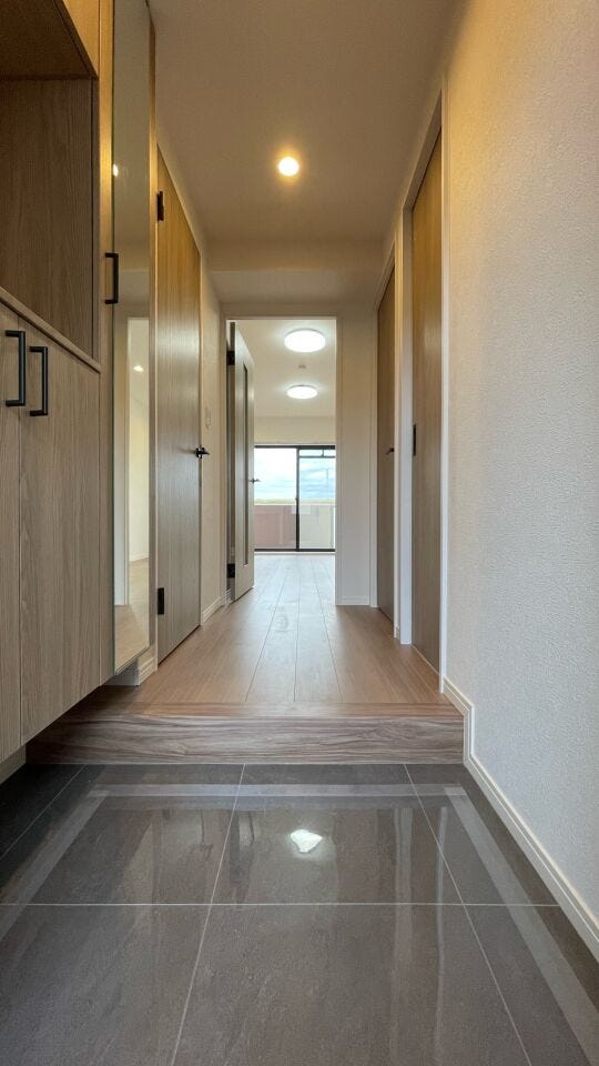 広々とした玄関ホールは来訪者の印象グッド!ゆとりのある空間は心も豊かにしてくれます♪