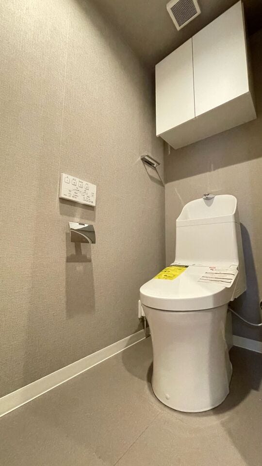 納棚には、お客様には見せたくないものを仕舞いましょう。「見せる」と「隠す」を、上手に組み合わせて、生活感もオフ