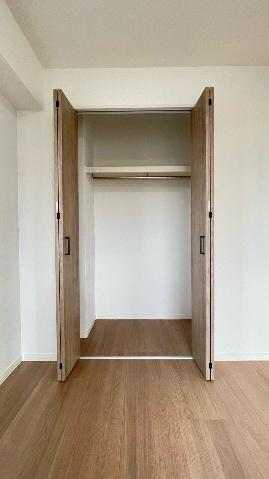 大きめのクローゼットがあり住空間もスッキリ広々♪