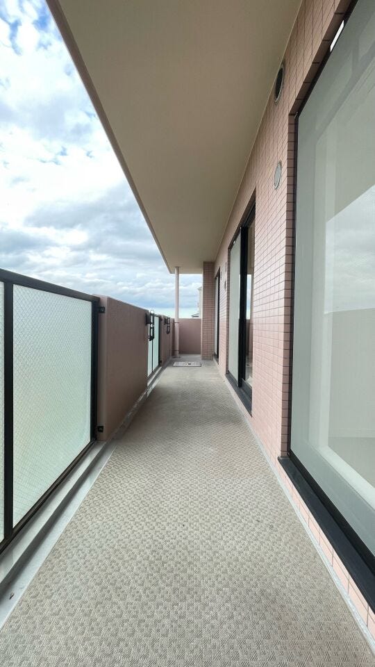 L字の広々バルコニー