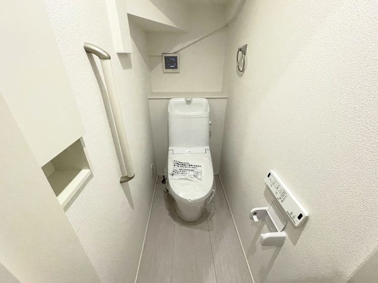 ◇トイレ◇
1階2階とも温水洗浄便座♪
便座が暖かく、冬でも快適です♪