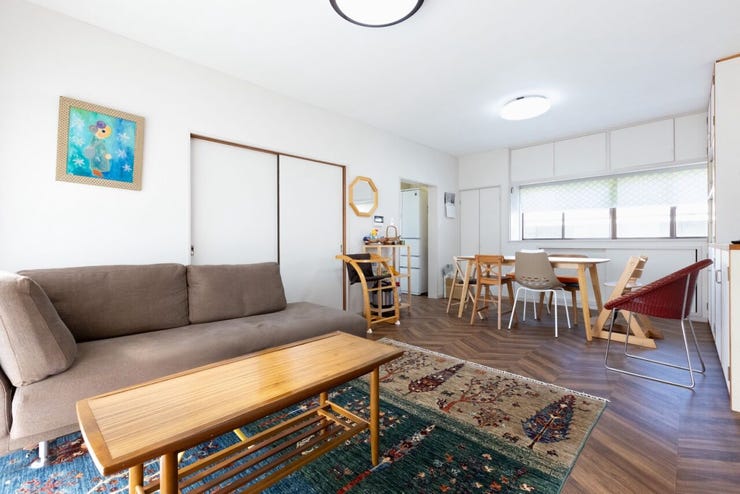 リビングは床、クロスを張り替えました。