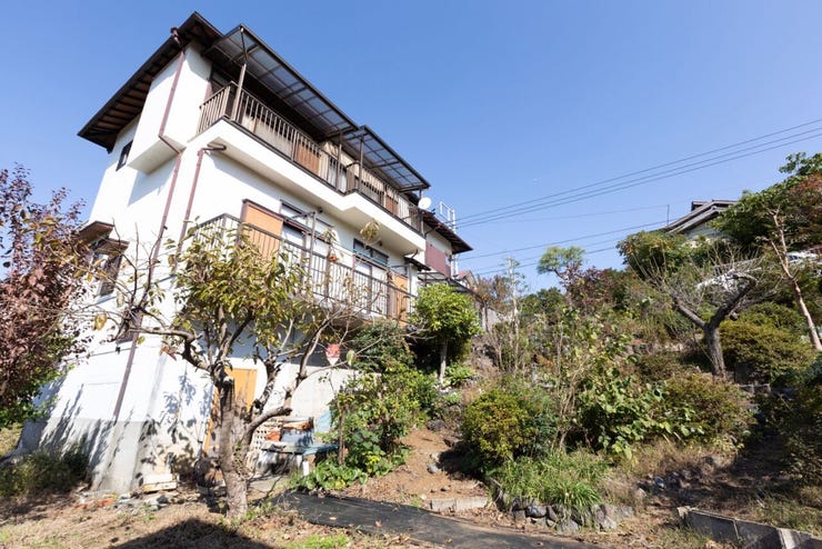 お庭から見た建物です。