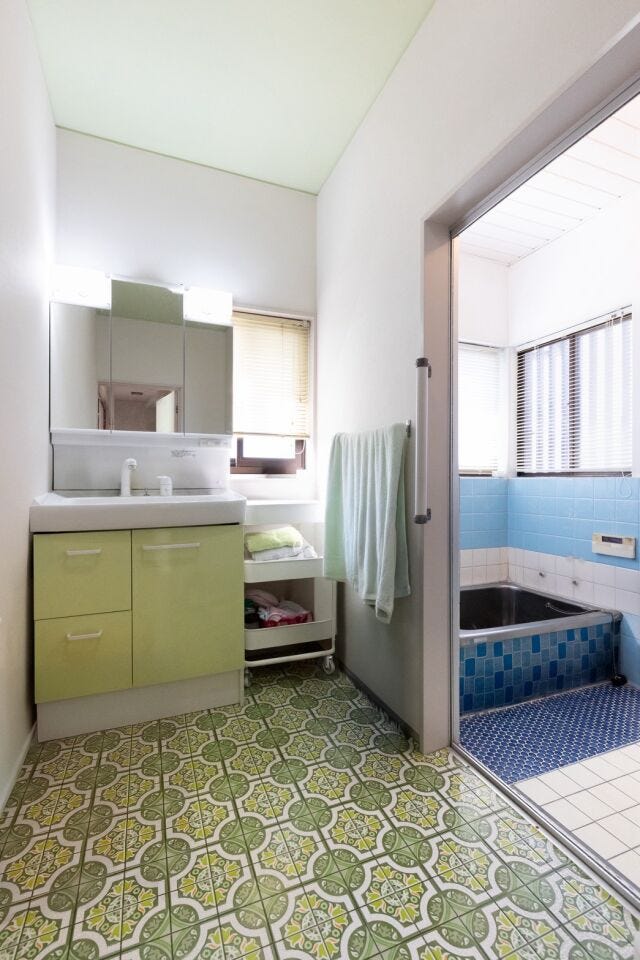 洗面化粧台は新しく交換しました。