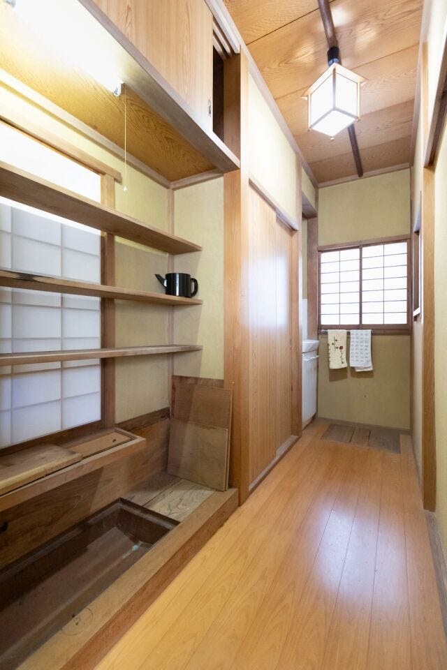 もともと茶室でした。今は収納庫として使用しています。