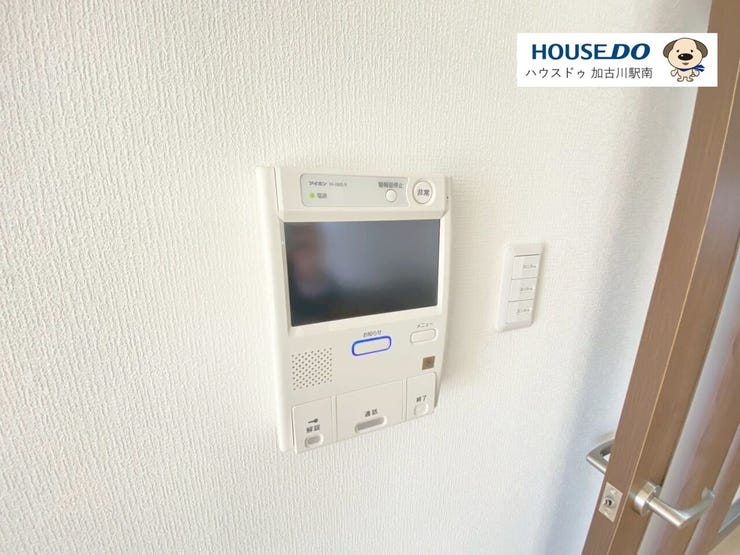 モニター付インターホンです♪
来訪者の顔を確認できますね!