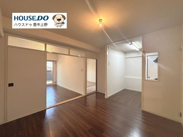 【リビング】
約9.7帖のLDKです!キッチンスペースが独立しているためお部屋を広々使用できます!