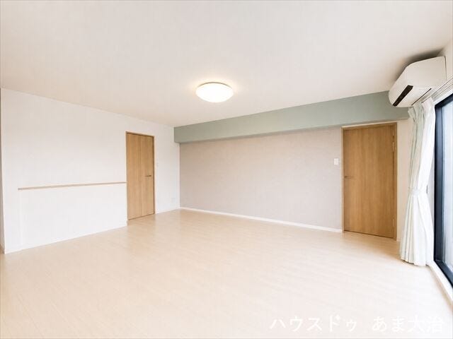 各所に使用されているエコカラット。生活臭の脱臭効果も期待できそうです◎ ※居住中につき画像を一部加工しています。