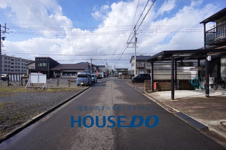 北側前面道路は市道(東部2-118号線)で、幅員約5.7メートルございます♪