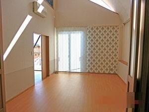 天窓付きで明るく開放感があります◎